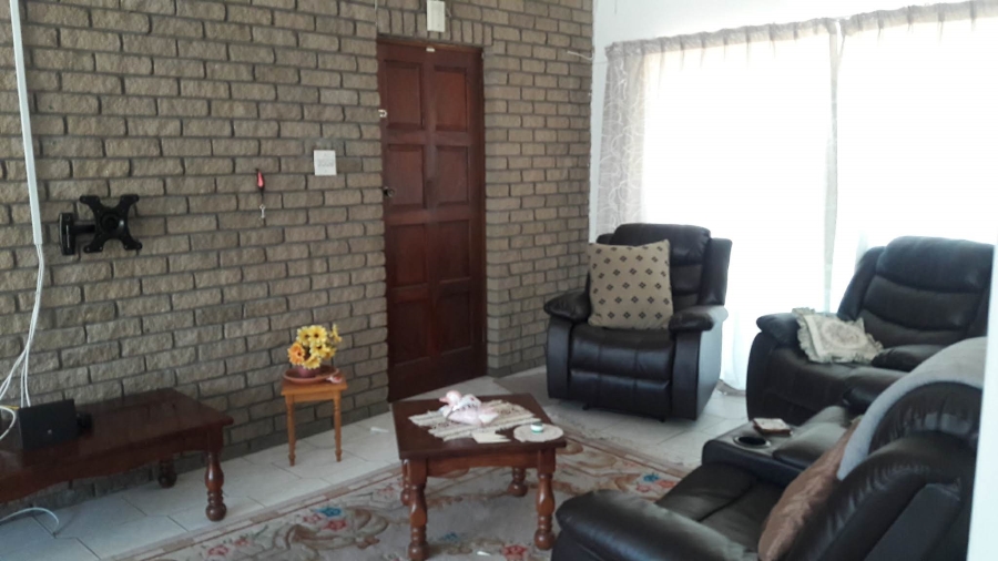 4 Bedroom Property for Sale in Middedorp Western Cape